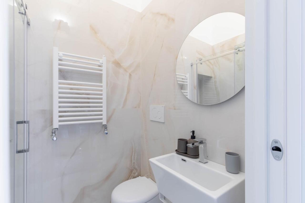 Iflat Pantheon'S Roomy And Friendly Apartment Rome Bagian luar foto