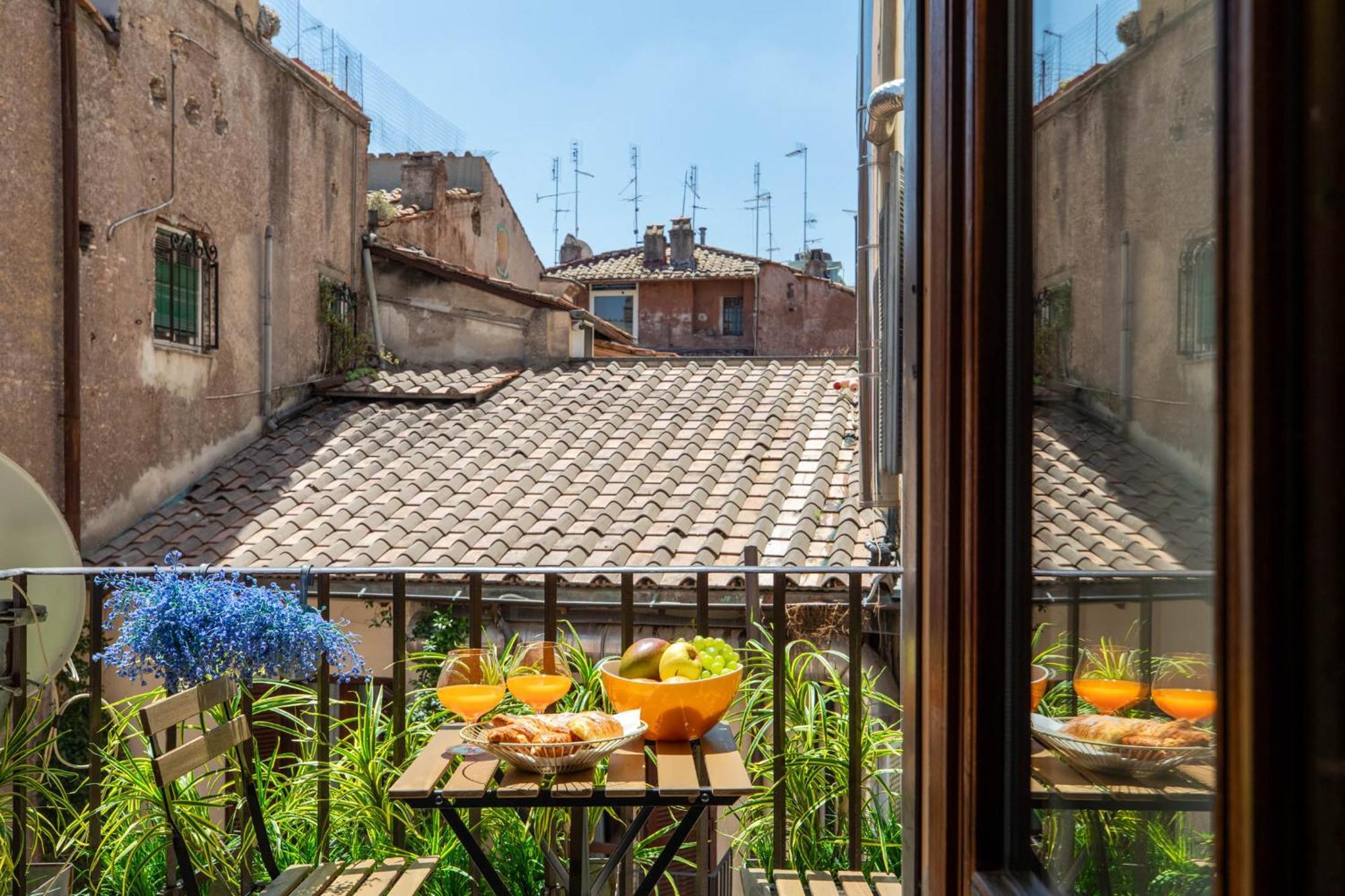 Iflat Pantheon'S Roomy And Friendly Apartment Rome Bagian luar foto